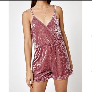 💗NEW Pink Velvet Romper Kendall & Kylie Size M💗